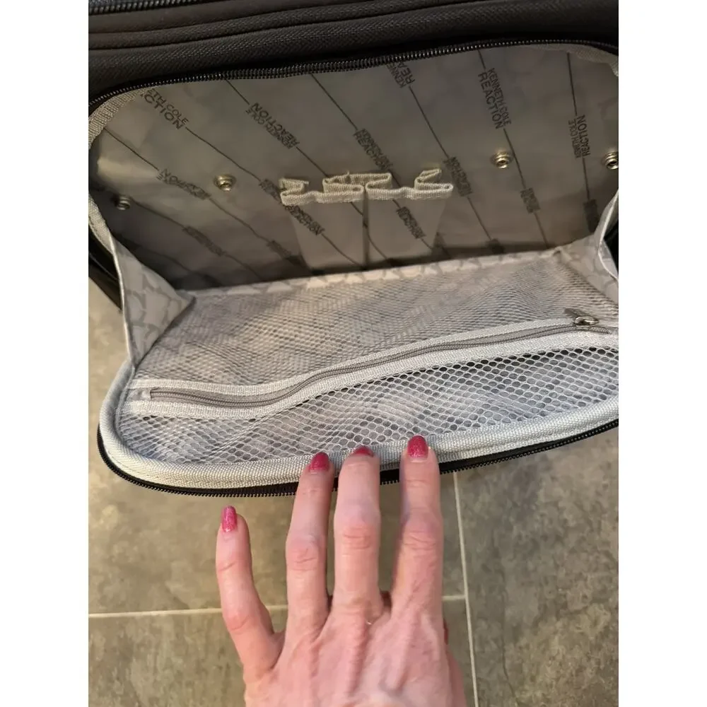 Kenneth Cole Reaction Business Carry-on Travel Computer Bag Wheels Retractable